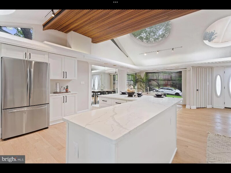 Building Photo - 9817 Inglemere Dr