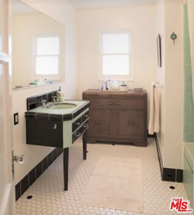 Building Photo - 3621 Greenfield Ave