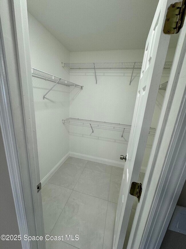 Building Photo - 1370 Berryhill Dr