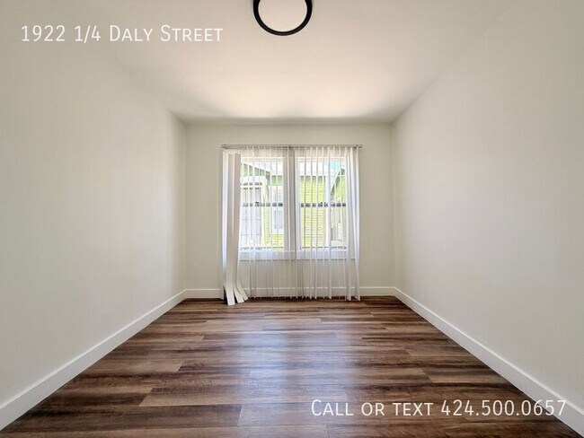 Building Photo - 1922 1/4 Daly Street-