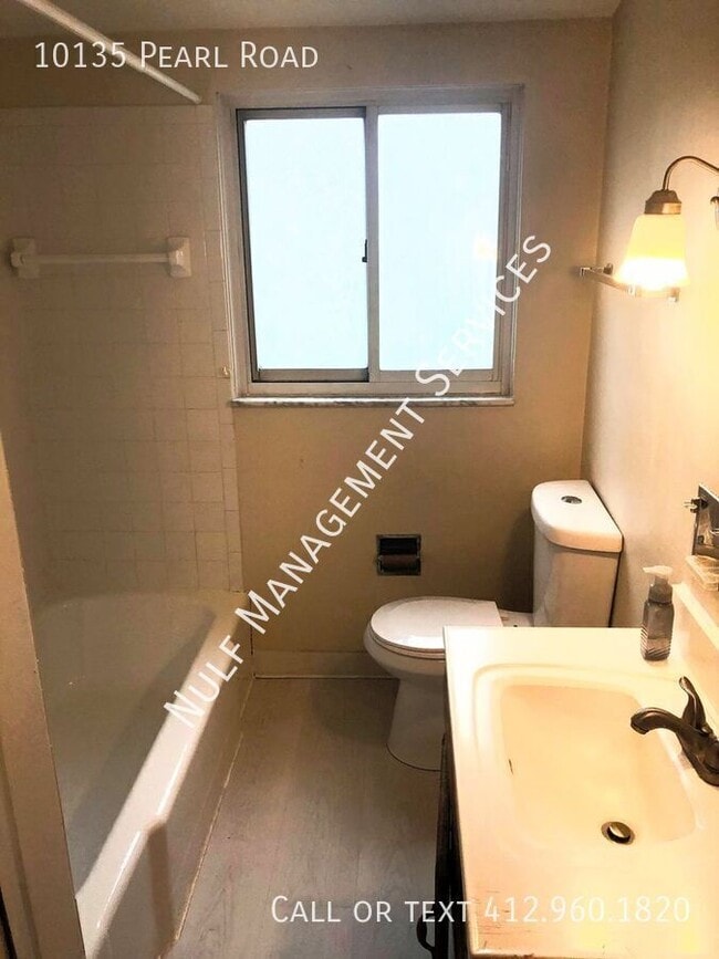 Building Photo - 10135 Pearl Rd