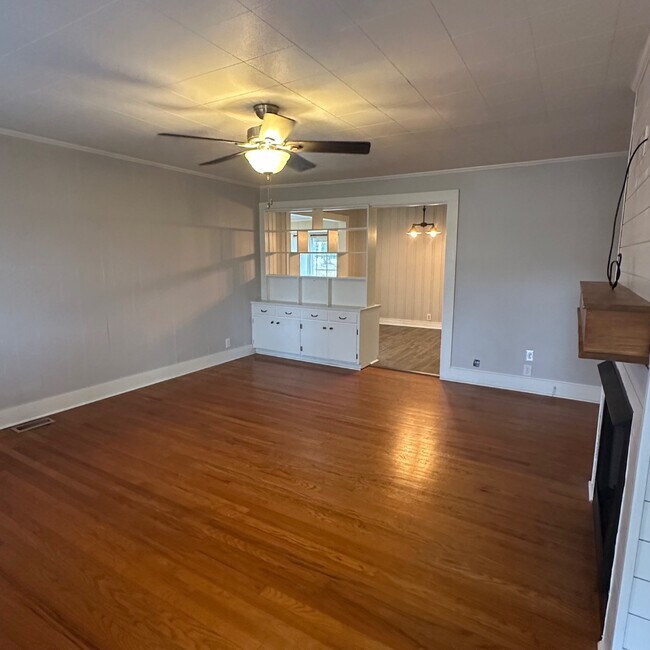 Building Photo - 271 3rd Ave SW