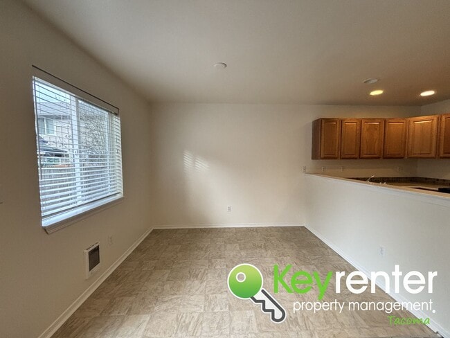 Building Photo - Modern 3 Bedroom 2.5 Bathroom Tacoma Duplex Near Shopping, Parks and Freeways