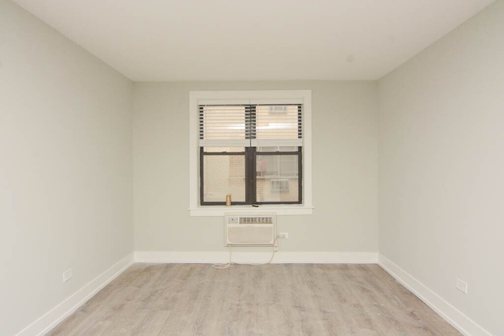 Building Photo - 450 W Barry Ave