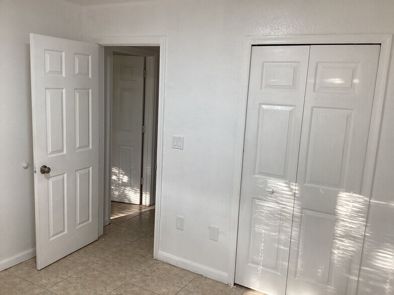 Building Photo - 2736 SE 15th Rd