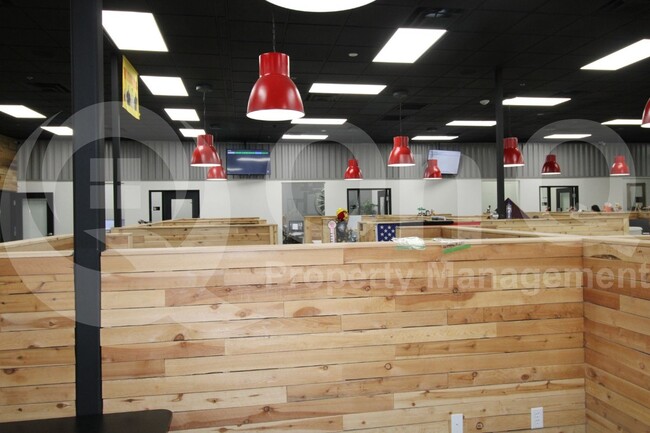 Building Photo - 11155 N 82nd Dr