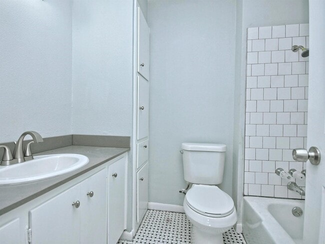 Building Photo - 6501 Highpoint Cove