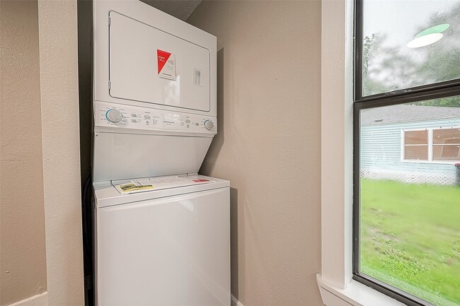 Building Photo - 4 Jennische St