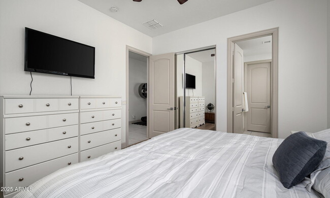 Building Photo - 1705 W Parnell Dr