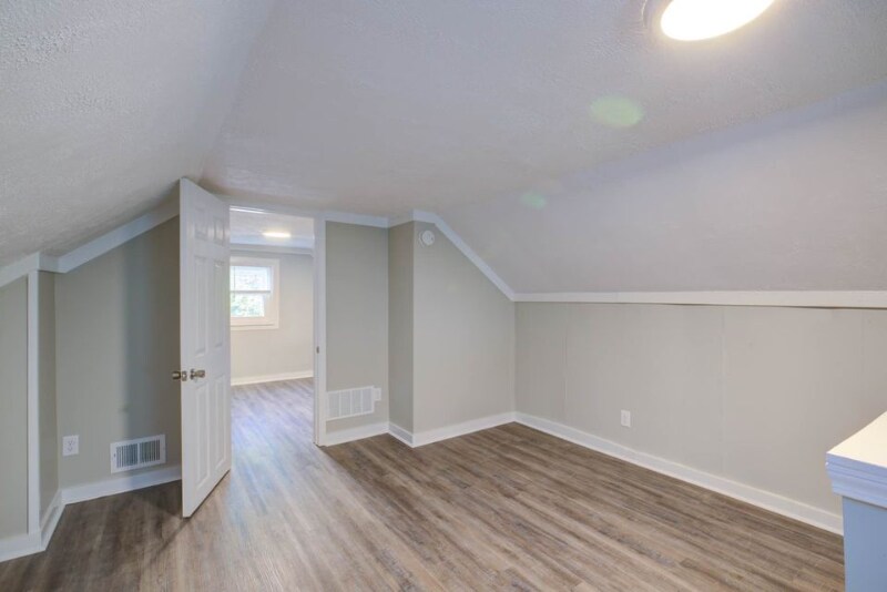 Building Photo - 115 Gillette Ave
