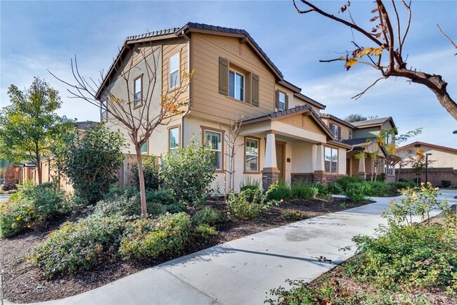 Building Photo - 4959 Camarillo Ln