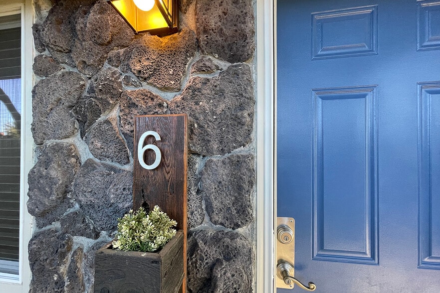 Building Photo - 6 SE 136th Ave