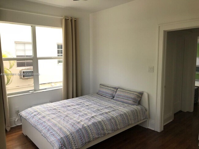 Building Photo - 1618 Michigan Ave