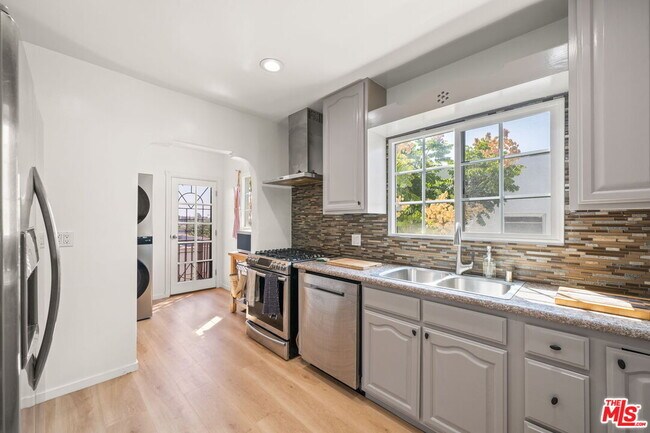 Building Photo - 1556 S Ogden Dr