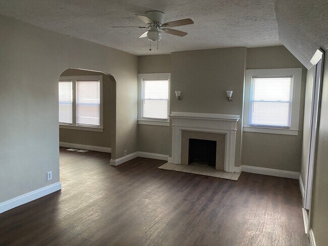 Building Photo - 608-610 Racine Avenue