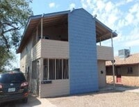 Building Photo - 817 W Gilmore St