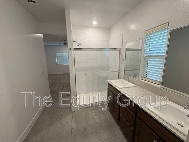 Building Photo - 217 E Tyler Ave