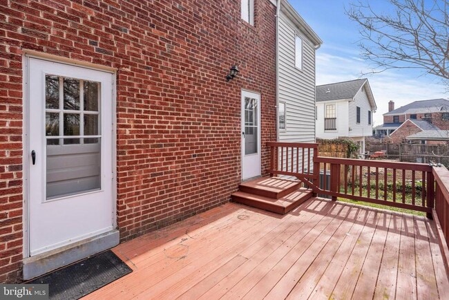 Building Photo - 2426 N Powhatan St