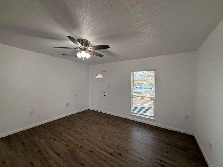 Building Photo - 6718 Pear Tree