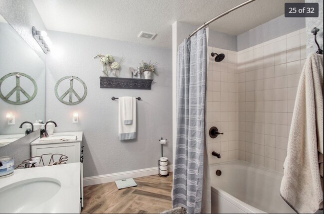 3 Bed 1/2 Bath with Large Yard - 3 Bed  1/2  Bath  with Large Yard