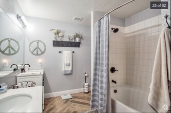 Building Photo - 3 Bed 1/2 Bath with Large Yard