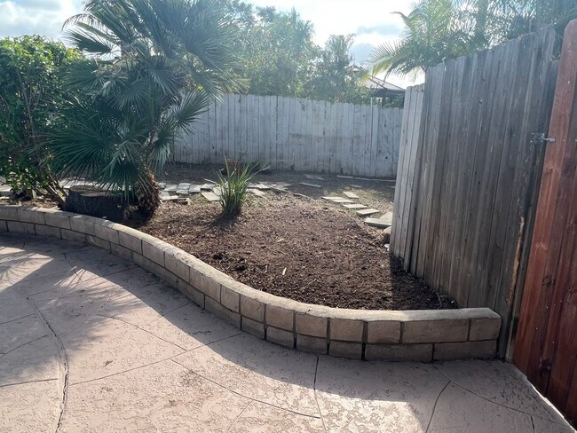 Building Photo - Large Home in Well Established Chula Vista Neighborhood