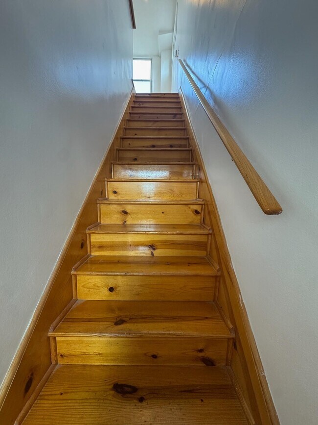 Building Photo - 318 6th St