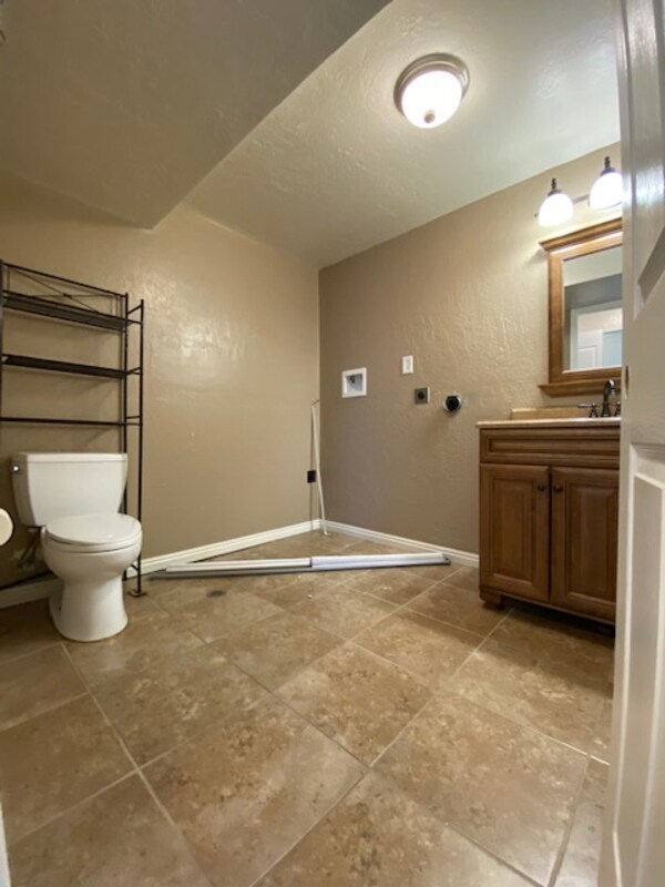 Building Photo - 2022 N 850 W