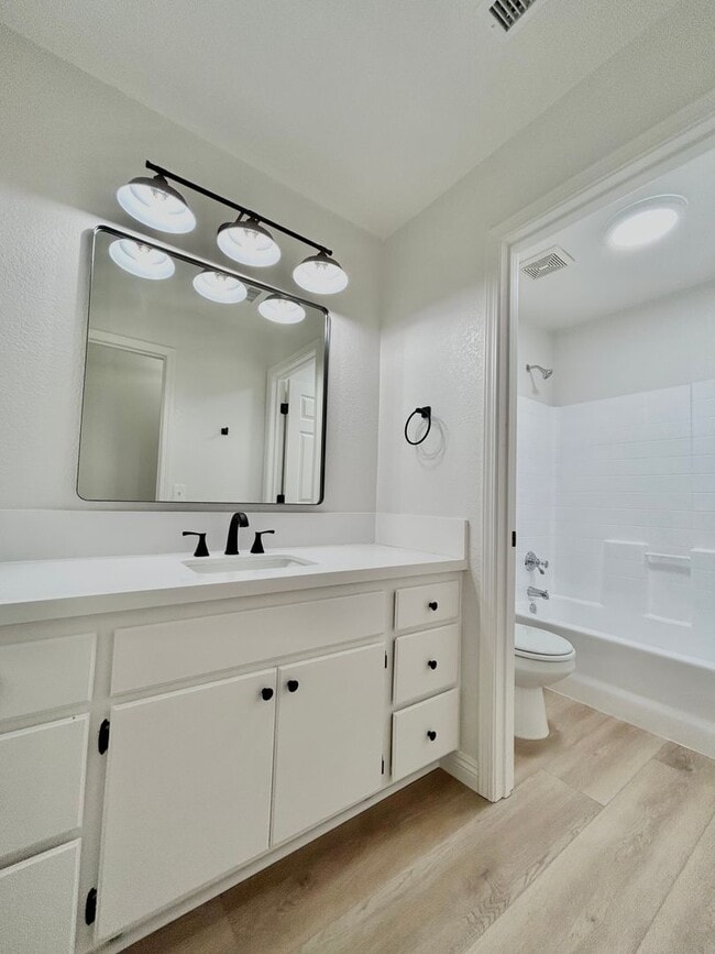 Building Photo - Gorgeous, newly remodeled single story home 3bd 2ba