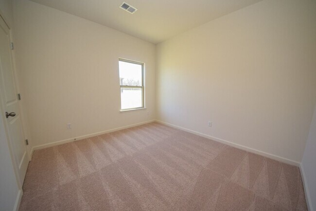 Building Photo - DR Horton built home in 2021; 4 bed, 2 bath home in Atoka.