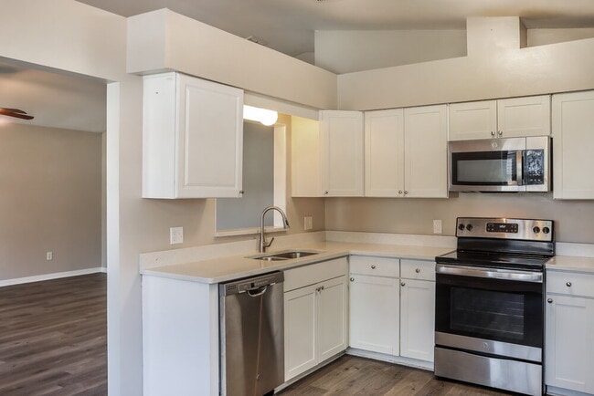 Building Photo - 1638 Sandy Hollow Loop