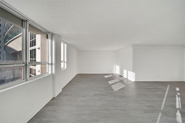 Building Photo - 1500 Bay Rd