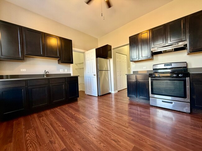 Building Photo - 3235 S Racine Ave