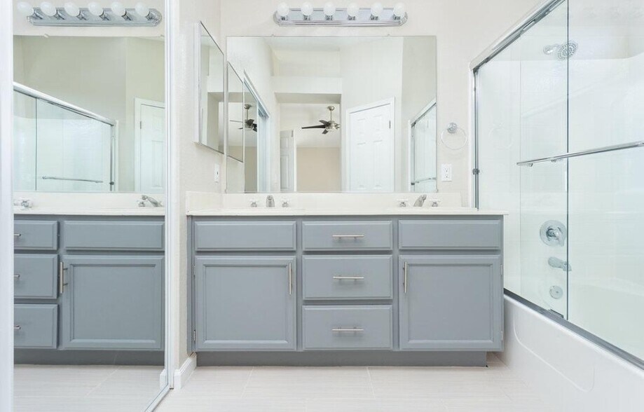 Building Photo - 5108 Equestrian Way