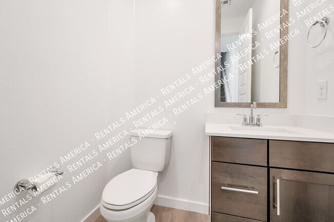 Building Photo - 4100 S Pinelake Way