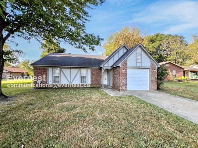 Building Photo - 6205 Somerset Cove