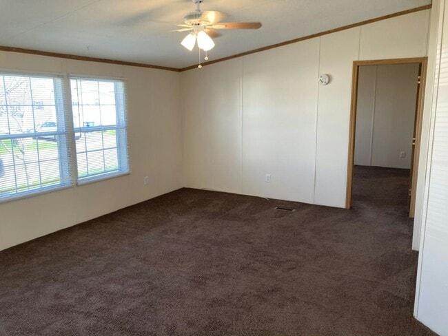 Building Photo - 889 Fernwood Dr