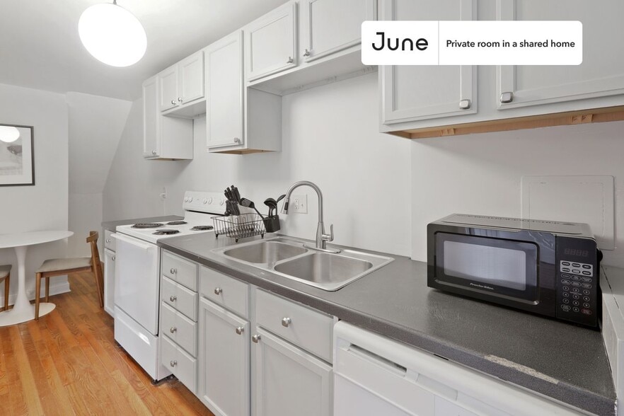 Building Photo - Room in Shared 2 bed/1 bath home in Brookland