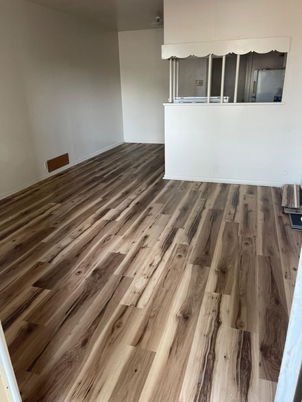 Building Photo - 414 E Avenue A