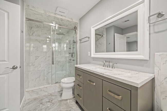 Building Photo - 5001 Canella Dr