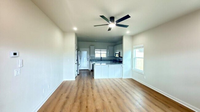 Building Photo - 510 Cosmos St