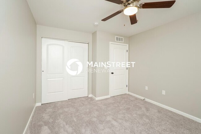 Building Photo - 3 Bedroom Pet-Friendly Home in Jeffersonville, IN with Main Street Renewal