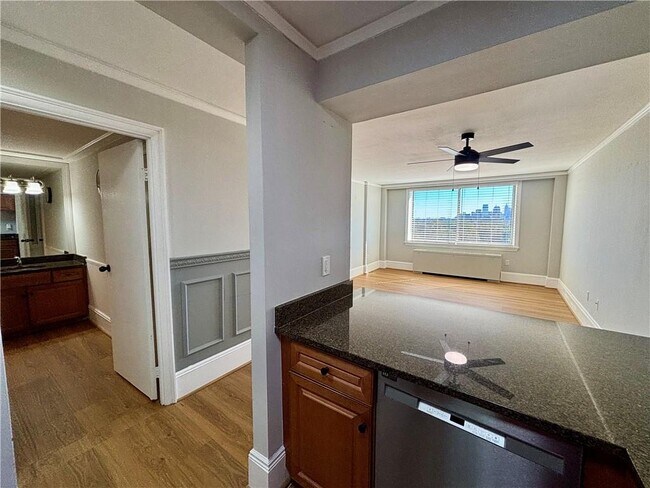 Building Photo - 2479 Peachtree Rd NE