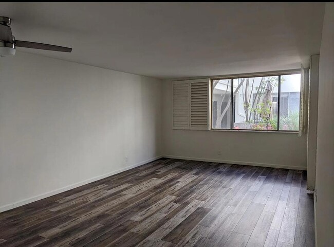 Building Photo - READY TO  MOVE IN!!