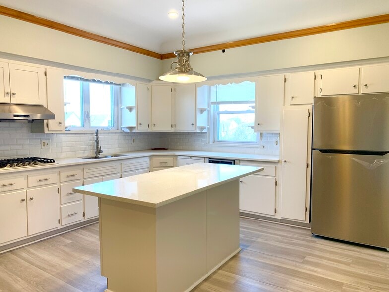 Kitchen - 67 W 5th St