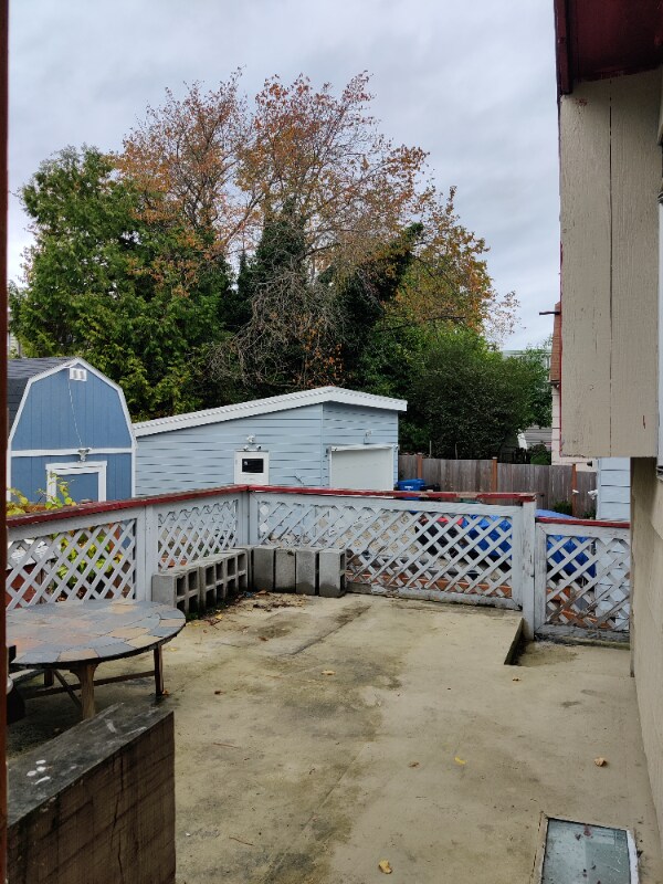 Building Photo - 4409 5th Ave NE