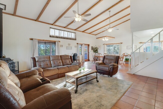 Building Photo - 1063 S Big Bear Rd