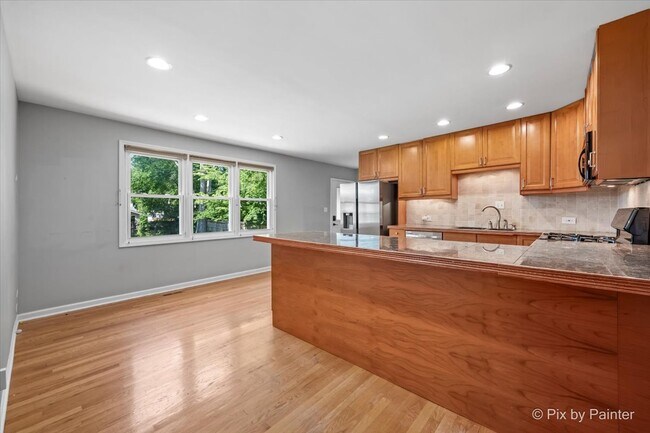 Building Photo - 120 W Hillside Ave