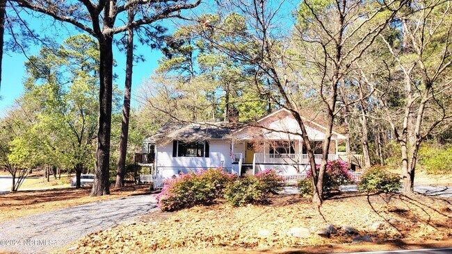 Building Photo - 1720 Longleaf Dr E