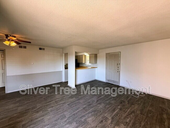 Building Photo - 4820 Wellesley Ave